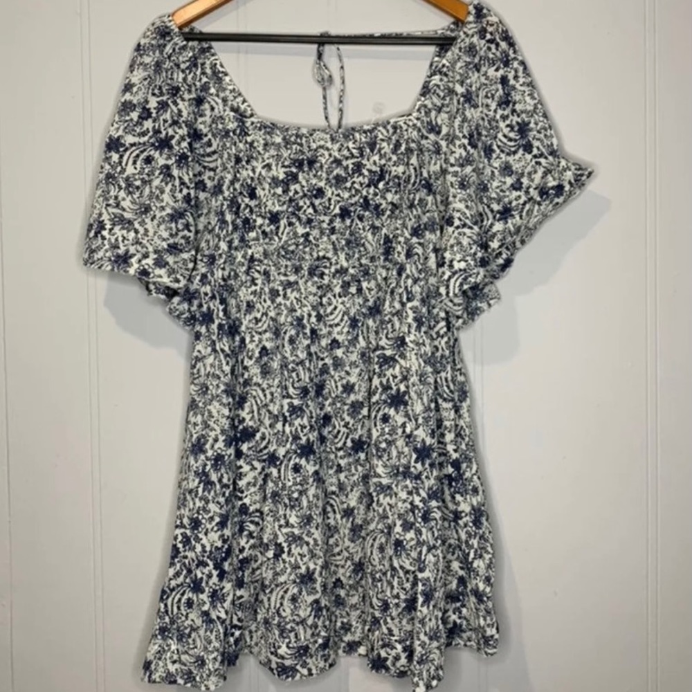 Free people cute blue flower flowy dress. Great for all occasions!